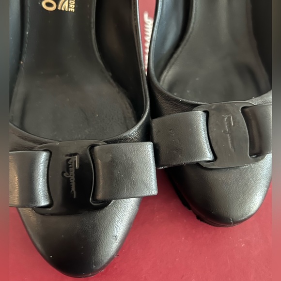 123. Salvatore Ferragamo Osimo Black Heels - Picture 4 of 10